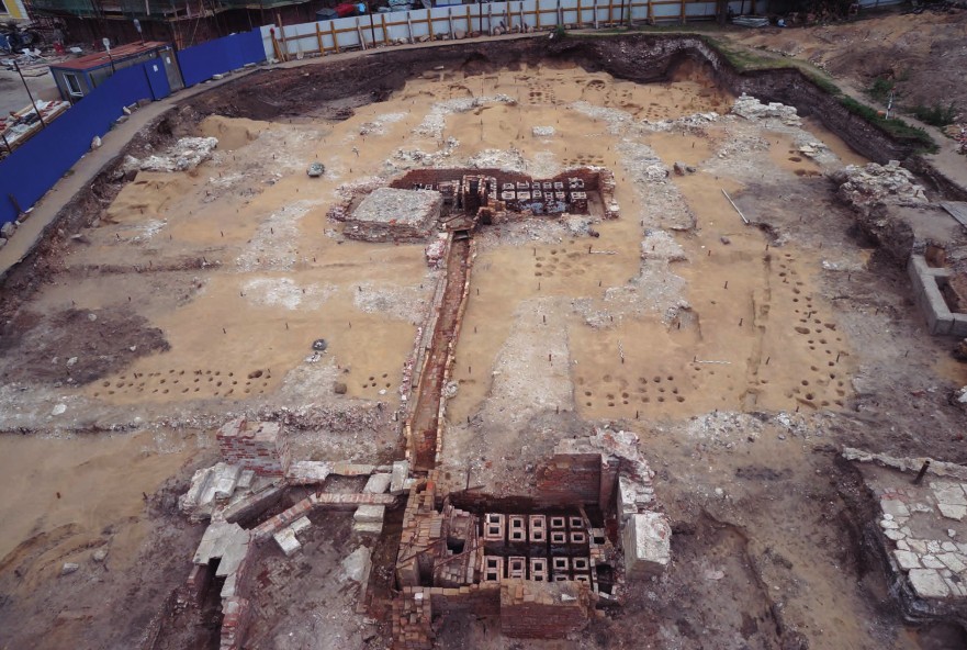 Рис. 2. Раскоп у Спасского собора